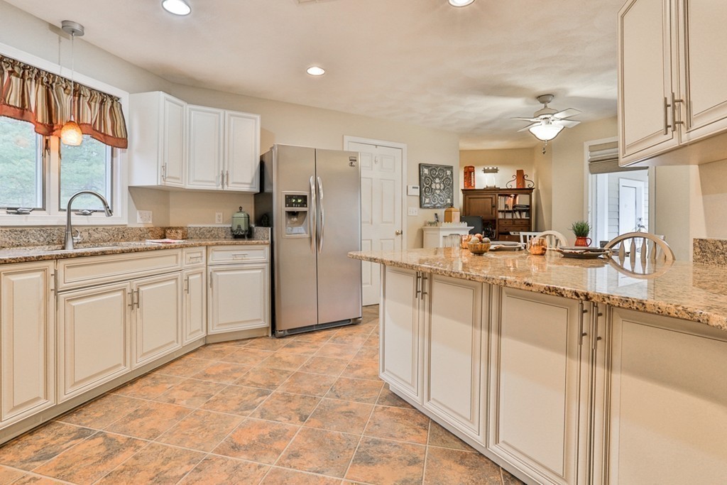 51 Southwick Road North Reading, MA 01864 - Photo 10 of 30 Gallery Image 10