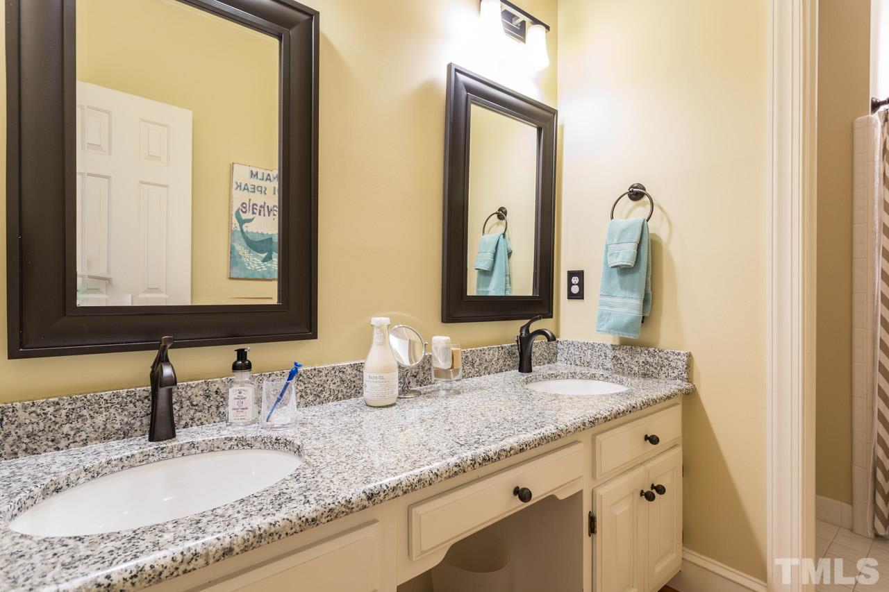 2206 Oxford Road Raleigh, NC 27608 - Photo 20 of 25 a bathroom with sinks granite and a mirror