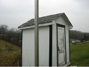2304 Jayne Road Kingsport, TN 37660 - Photo 17 of 24 Tool building near fended area
