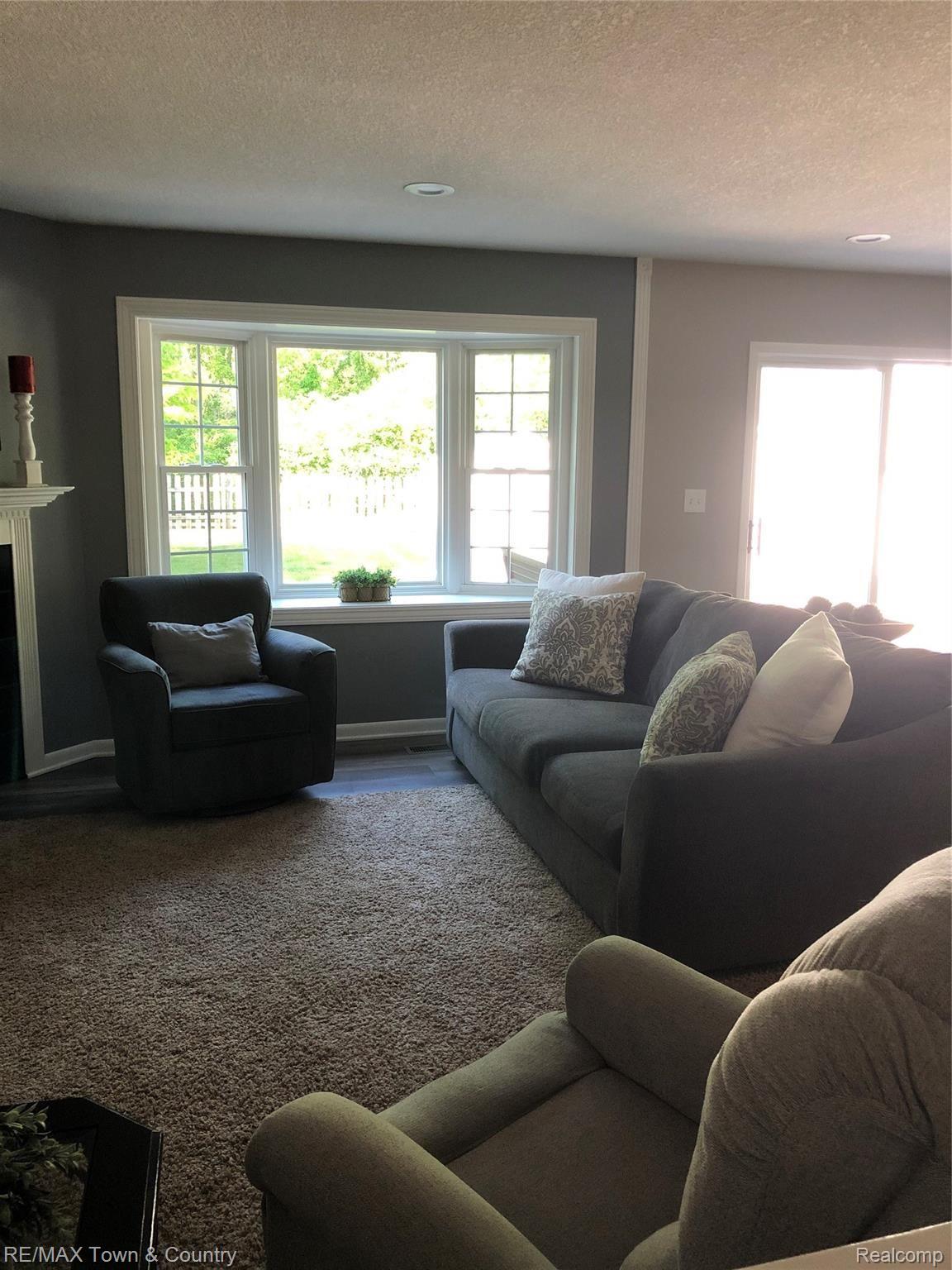 5488 Flushing Road Flushing, MI 48433 - Photo 6 of 38 flushing livin3.jpg