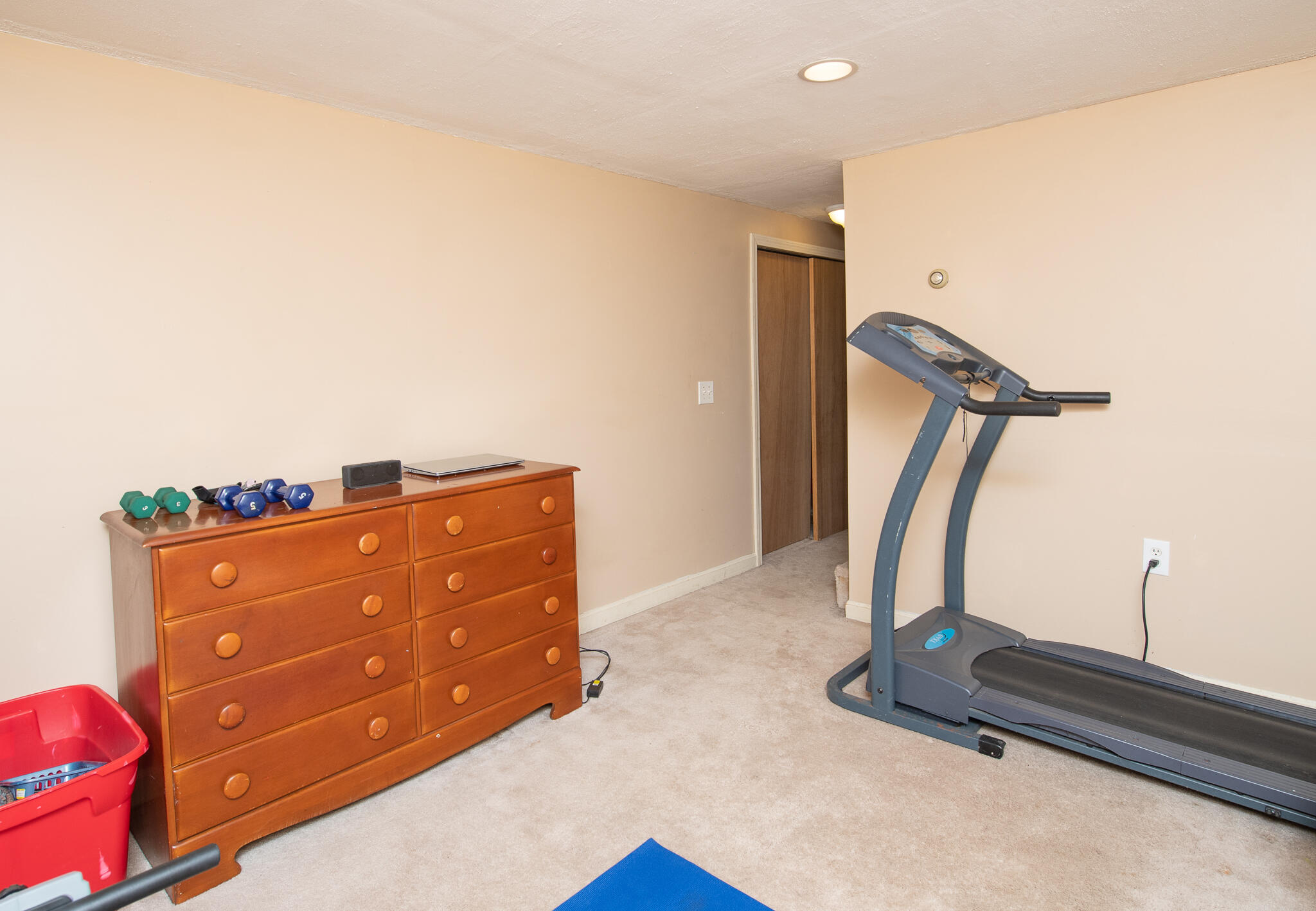8 Yachtsman Circle Mashpee, MA 02649 - Photo 28 of 56 a room with gym equipment