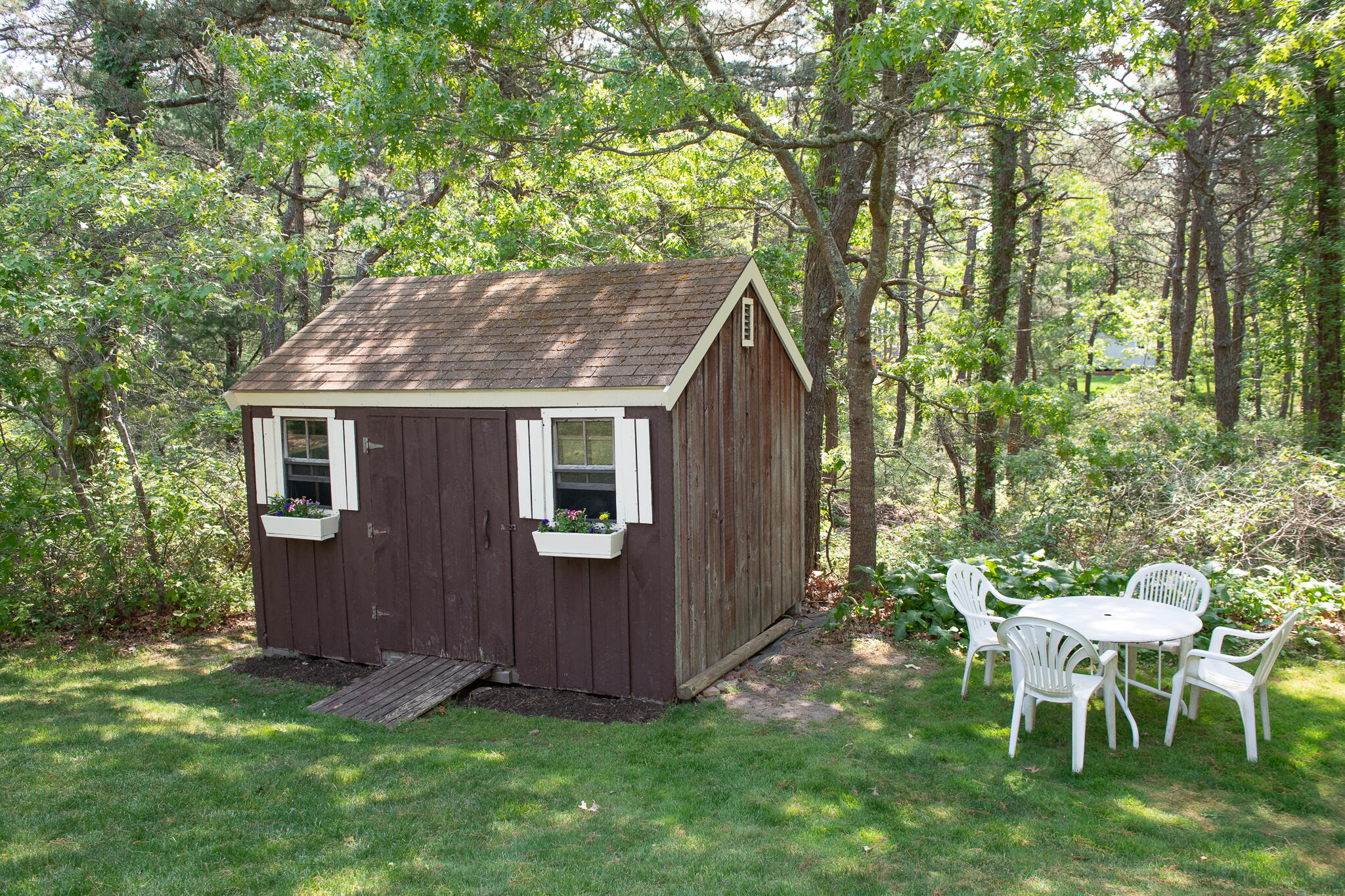 8 Yachtsman Circle Mashpee, MA 02649 - Photo 45 of 56 a backyard of a house with table and chairs