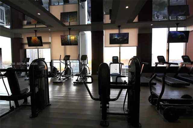 $5,475 | 698 Northeast 1st Avenue, Unit 2114, Miami, FL 33136