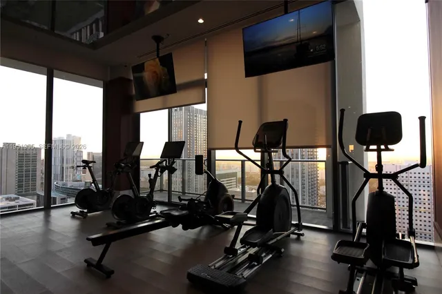 $5,475 | 698 Northeast 1st Avenue, Unit 2114, Miami, FL 33136