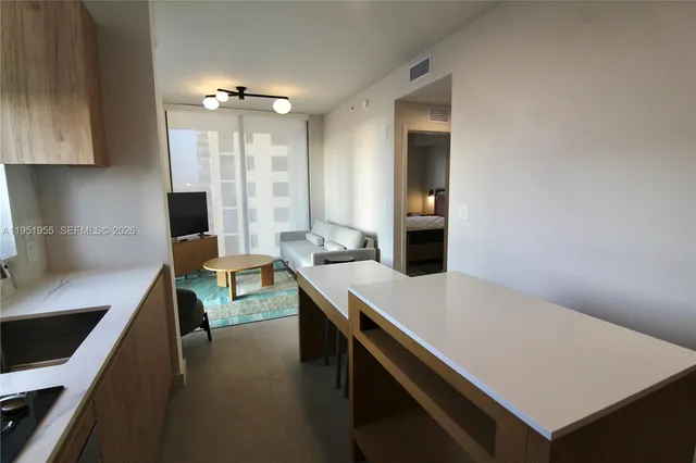 $5,475 | 698 Northeast 1st Avenue, Unit 2114, Miami, FL 33136