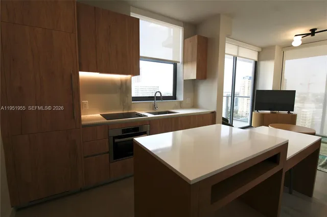 $5,475 | 698 Northeast 1st Avenue, Unit 2114, Miami, FL 33136