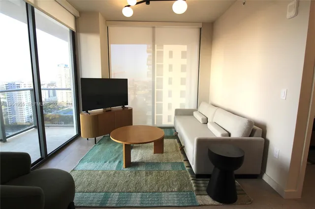 $5,475 | 698 Northeast 1st Avenue, Unit 2114, Miami, FL 33136