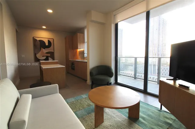 $5,475 | 698 Northeast 1st Avenue, Unit 2114, Miami, FL 33136