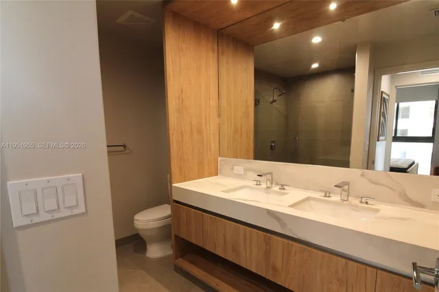 $5,475 | 698 Northeast 1st Avenue, Unit 2114, Miami, FL 33136