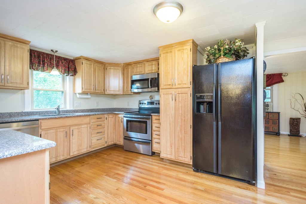11 Riley Road Northborough, MA 01532 - Photo 7 of 30 Gallery Image 7