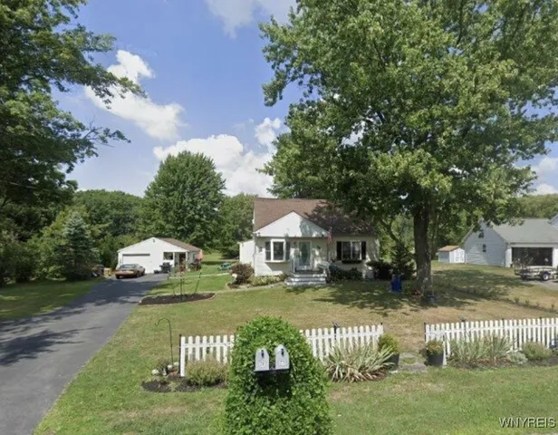 $274,900 | 28 Greenmeadow Drive, Orchard Park, NY 14127