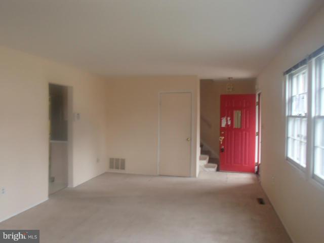 7116 Chamberlain Road Baltimore, MD 21244 - Photo 2 of 22 Living Room