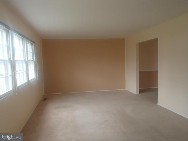 7116 Chamberlain Road Baltimore, MD 21244 - Photo 3 of 22 Living Room
