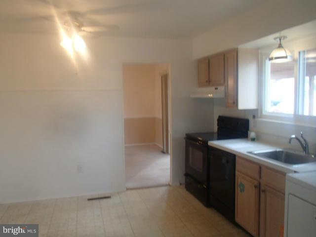 7116 Chamberlain Road Baltimore, MD 21244 - Photo 7 of 22 Kitchen