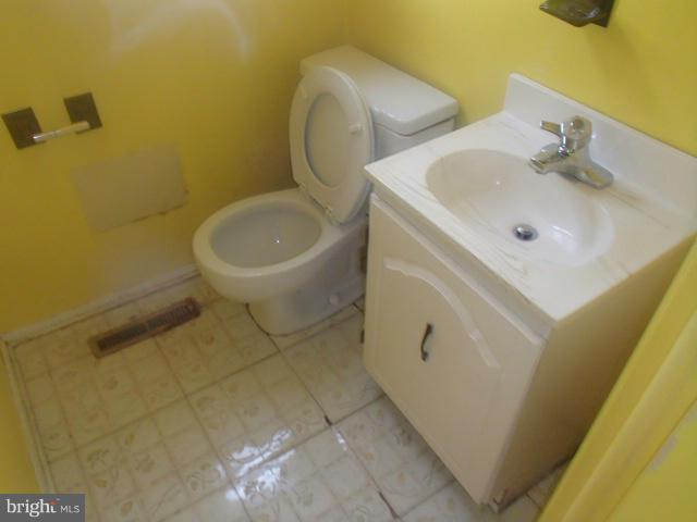 7116 Chamberlain Road Baltimore, MD 21244 - Photo 10 of 22 Bath
