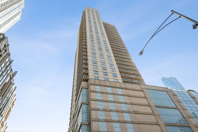 $318,000 | 545 North Dearborn Street, Unit 1702, Chicago, IL 60654