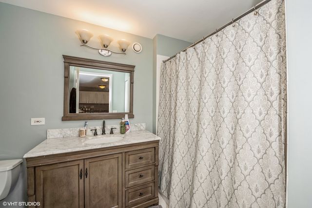 $318,000 | 545 North Dearborn Street, Unit 1702, Chicago, IL 60654