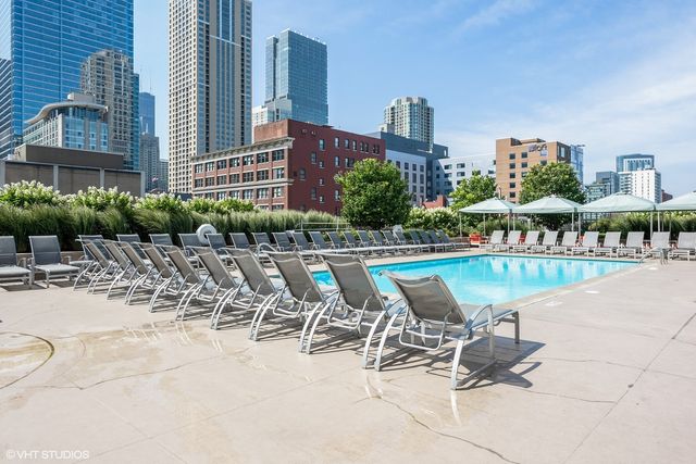 $318,000 | 545 North Dearborn Street, Unit 1702, Chicago, IL 60654