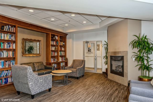 $318,000 | 545 North Dearborn Street, Unit 1702, Chicago, IL 60654