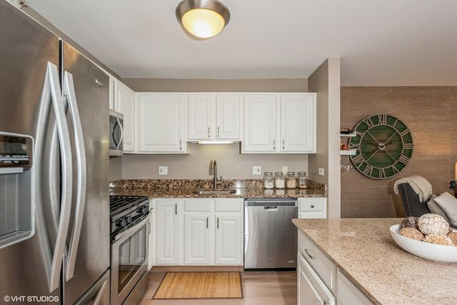 $318,000 | 545 North Dearborn Street, Unit 1702, Chicago, IL 60654