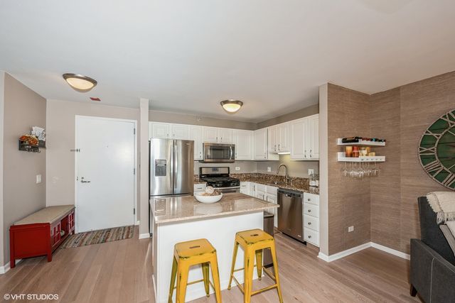 $318,000 | 545 North Dearborn Street, Unit 1702, Chicago, IL 60654