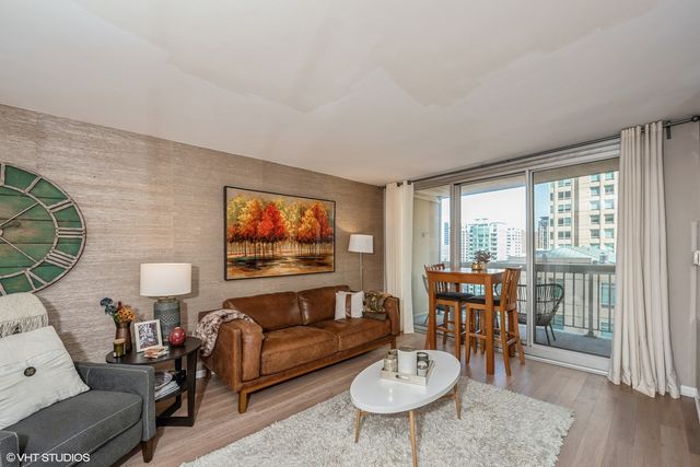 $318,000 | 545 North Dearborn Street, Unit 1702, Chicago, IL 60654