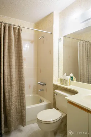 $557,500 | 77 Linda Lane, Edison, NJ 08820