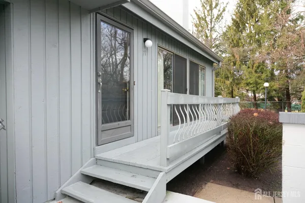 $557,500 | 77 Linda Lane, Edison, NJ 08820