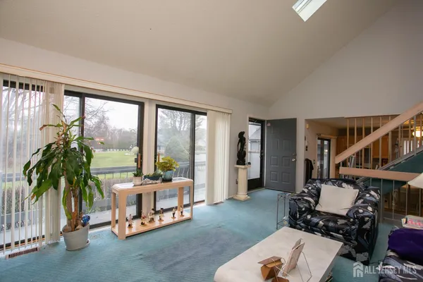 $557,500 | 77 Linda Lane, Edison, NJ 08820