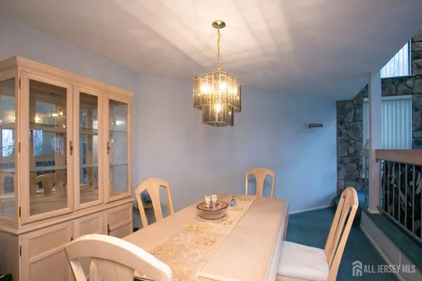 $557,500 | 77 Linda Lane, Edison, NJ 08820