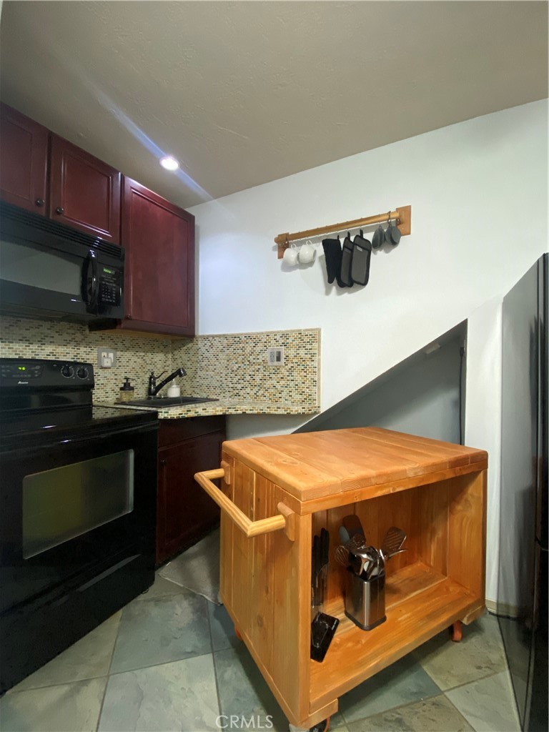 631 Benson Way, Unit A Thousand Oaks, CA 91360 - Photo 11 of 30 Shared Kitchen