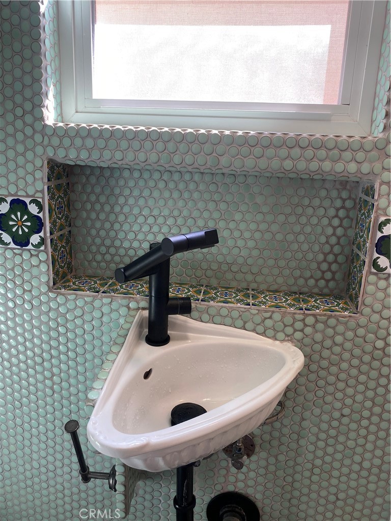 631 Benson Way, Unit A Thousand Oaks, CA 91360 - Photo 19 of 30 Custom Tile Work