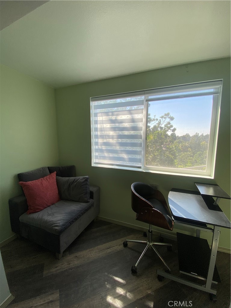 631 Benson Way, Unit A Thousand Oaks, CA 91360 - Photo 2 of 30 Sitting area w/ workspace