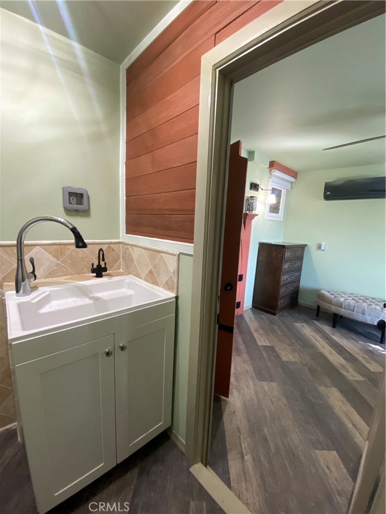 631 Benson Way, Unit A Thousand Oaks, CA 91360 - Photo 23 of 30 Utility Sink