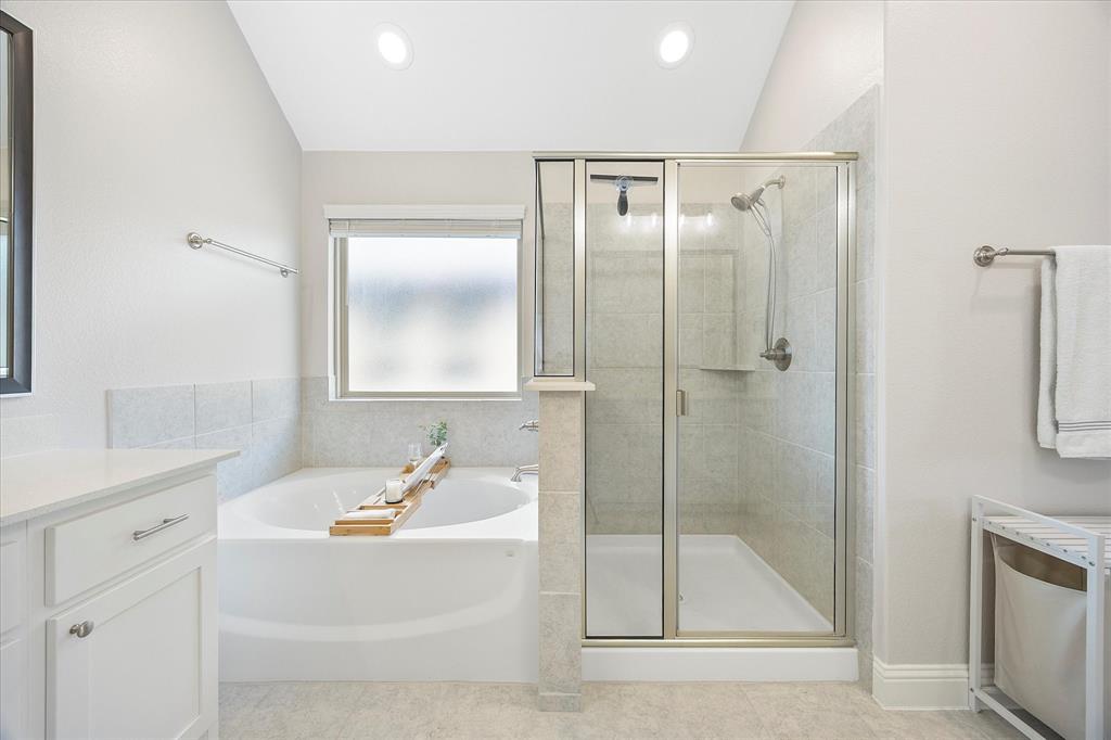 809 Mildren Lane Fate, TX 75087 - Photo 15 of 32 Separate shower and garden tub