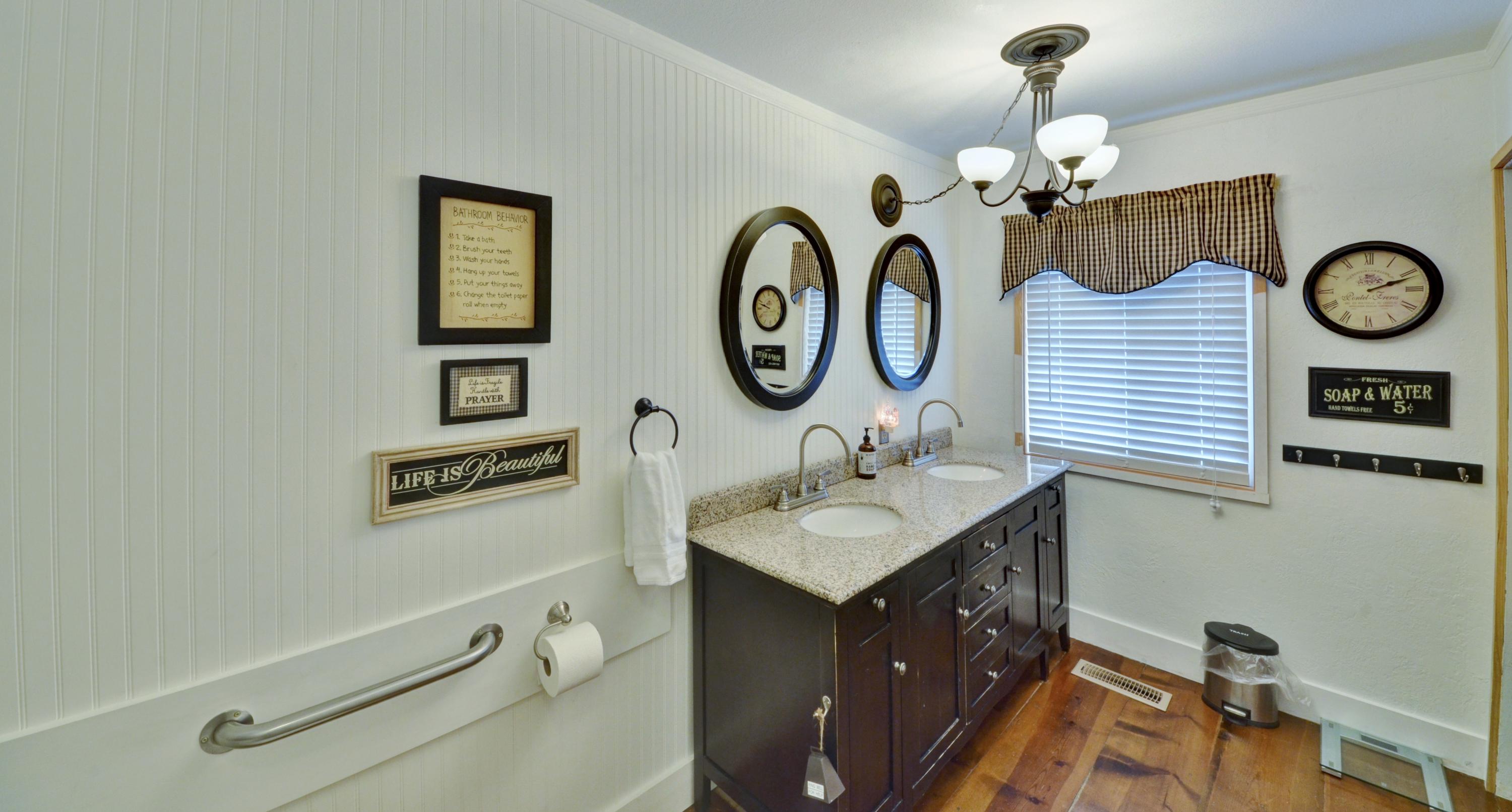 11005 Antioch Road White City, OR 97503 - Photo 43 of 62 Bath #1