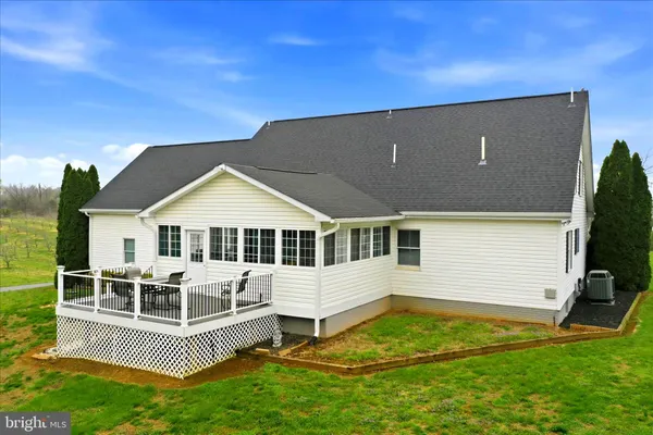 $739,900 | 25 Mish Road, Bunker Hill, WV 25413