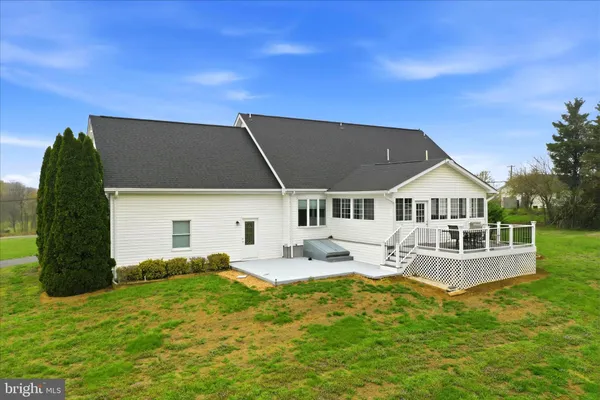 $739,900 | 25 Mish Road, Bunker Hill, WV 25413
