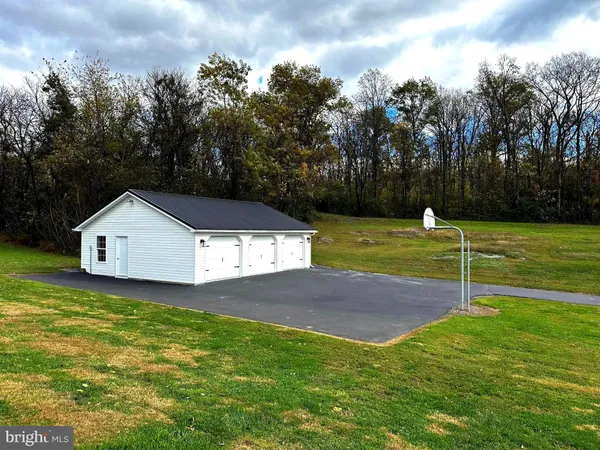 $739,900 | 25 Mish Road, Bunker Hill, WV 25413