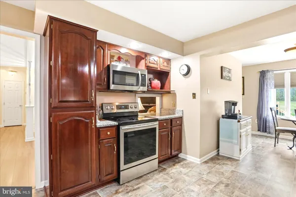 $739,900 | 25 Mish Road, Bunker Hill, WV 25413