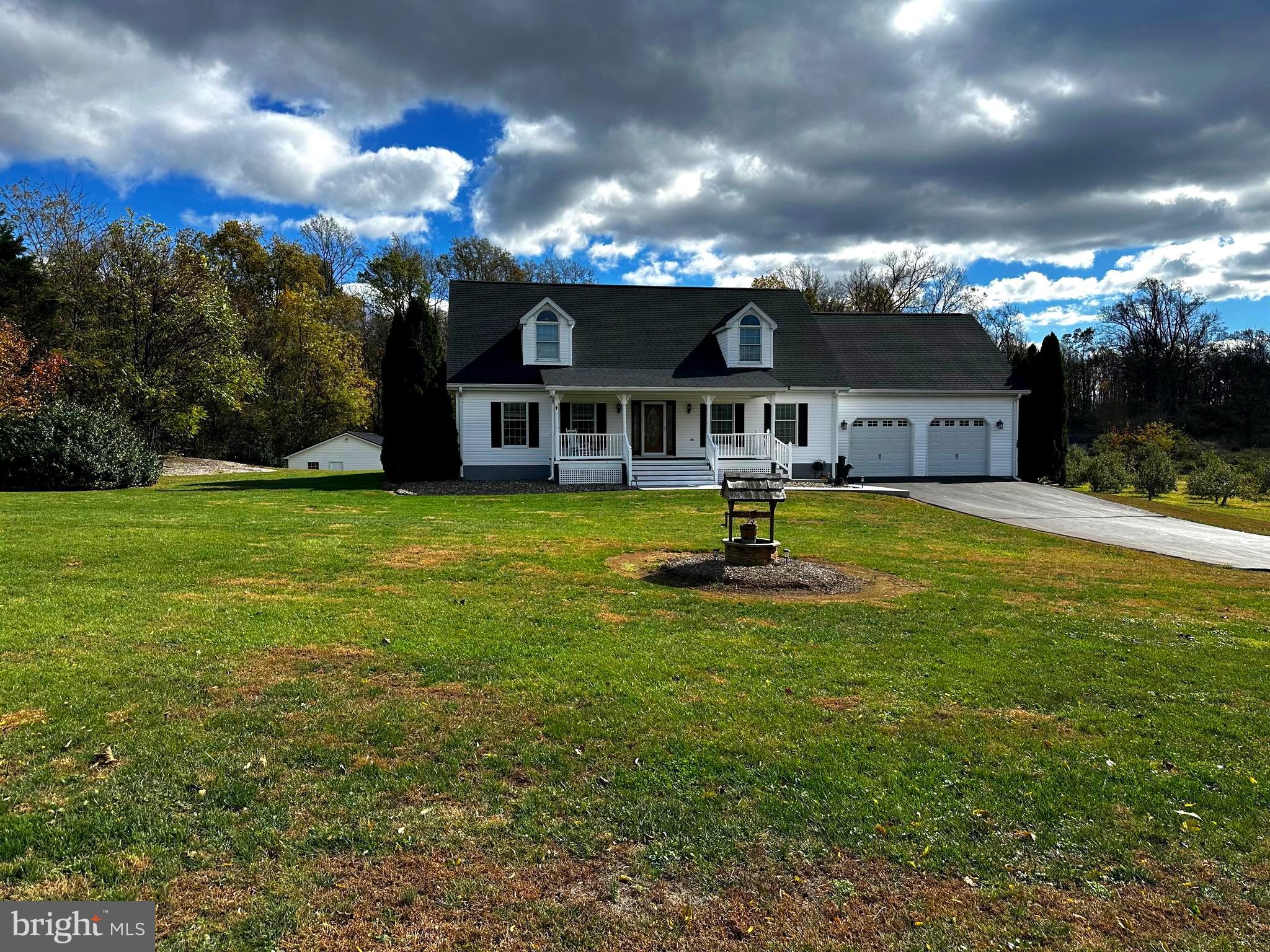 25 Mish Road Bunker Hill, WV 25413 - Photo 8 of 124 CLASSIC CAPE COD w/ LARGE FRONT YARD
