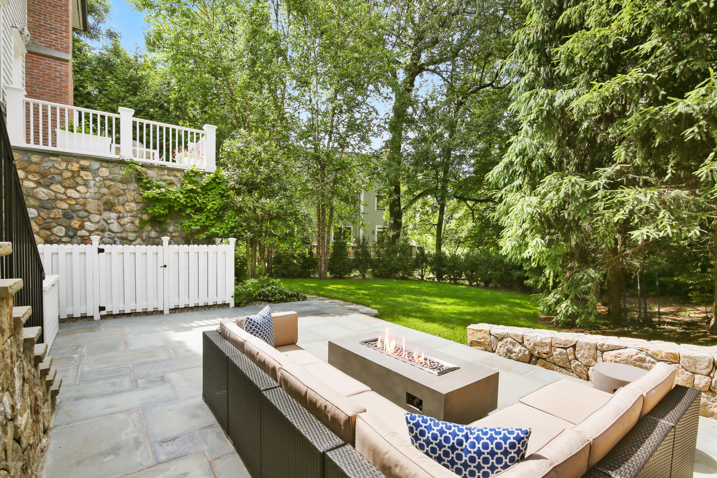 67 Lockwood Road Riverside, CT 06878 - Photo 25 of 30 a view of a deck with a yard