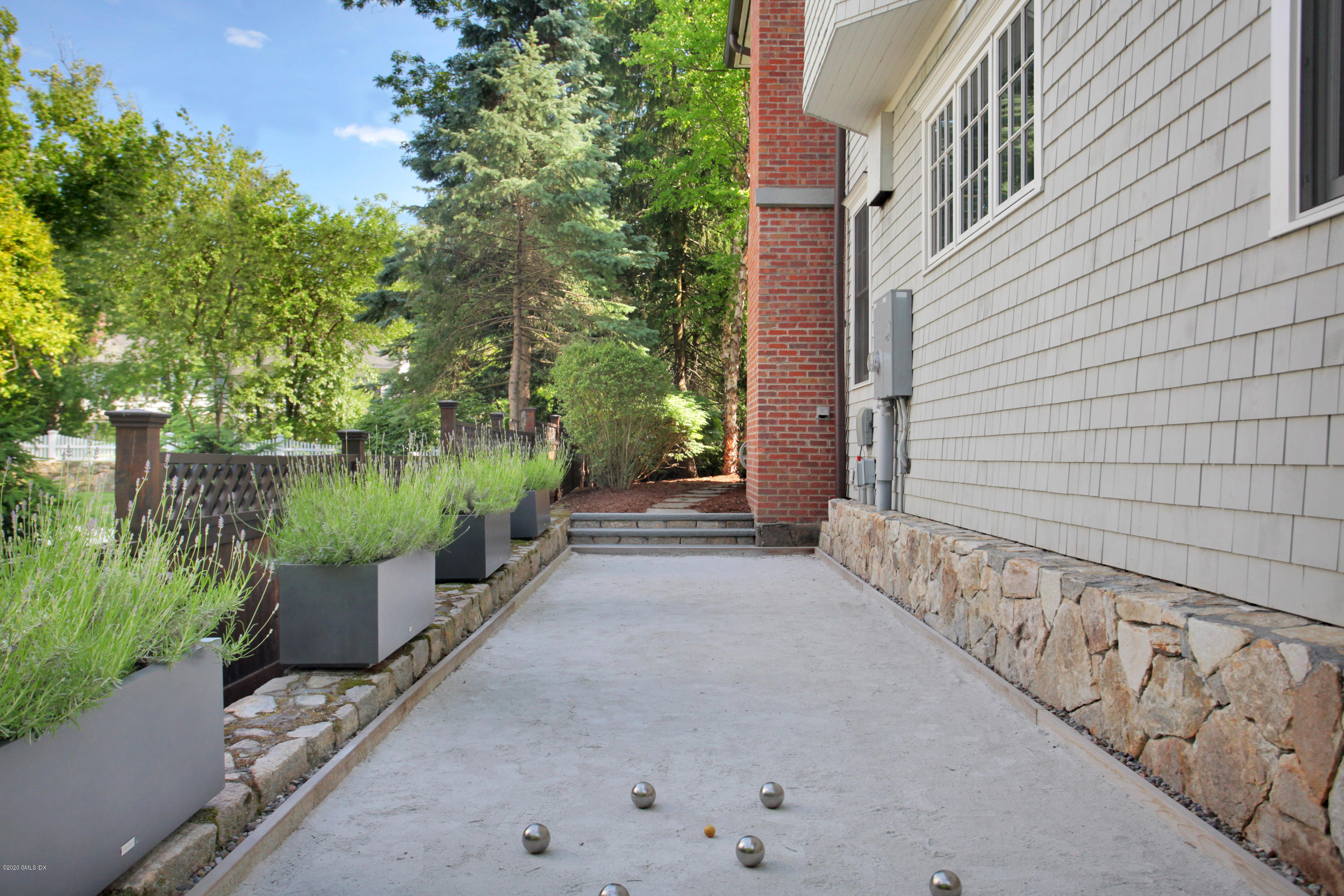 67 Lockwood Road Riverside, CT 06878 - Photo 26 of 30 a view of a garden with pathway