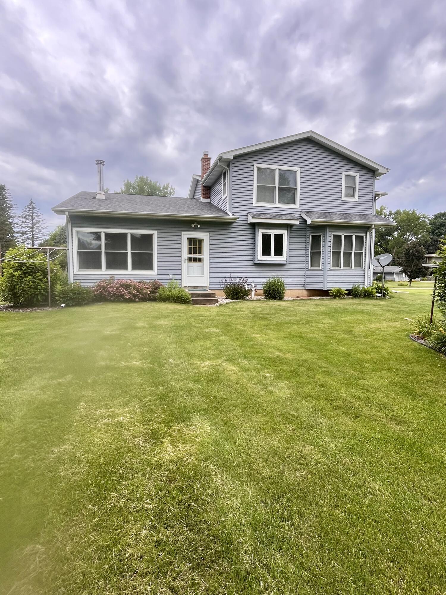 146 Squaw Creek Road Marshall, MI 49068 - Photo 3 of 33 IMG_4410