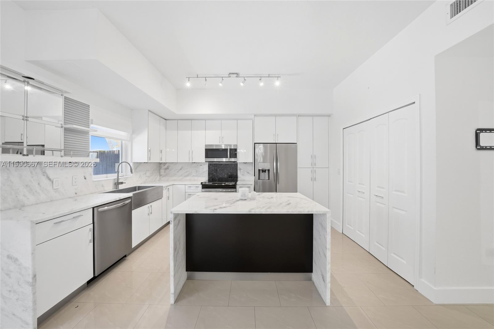 22242 Southwest 88th Path Cutler Bay, FL 33190 - Photo 3 of 25