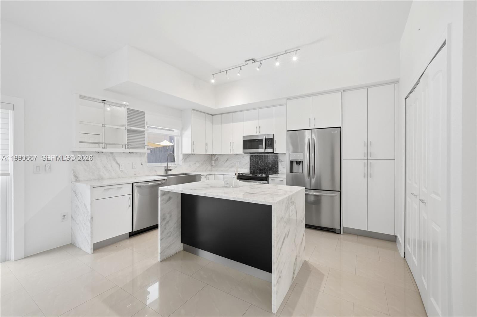 22242 Southwest 88th Path Cutler Bay, FL 33190 - Photo 4 of 25