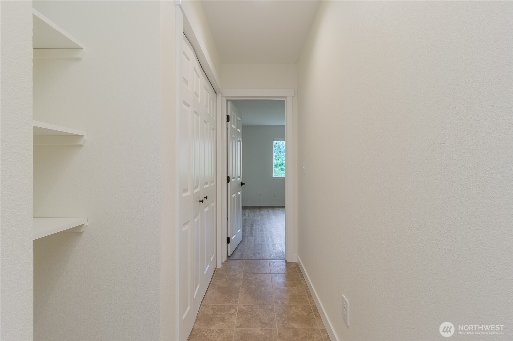 506 Edith Avenue Walla Walla, WA 99362 - Photo 6 of 18 a view of a hallway with a white walls