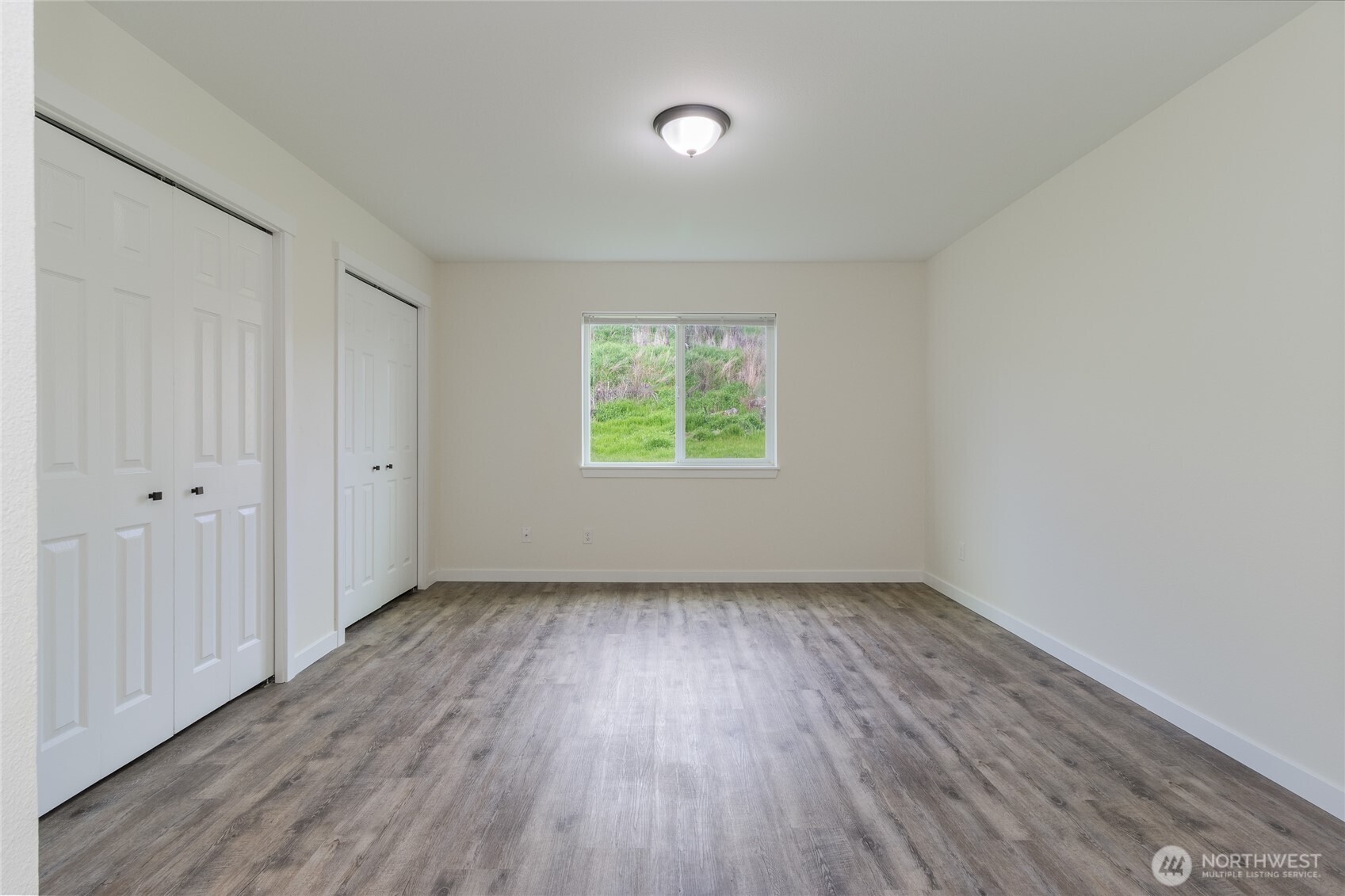 506 Edith Avenue Walla Walla, WA 99362 - Photo 8 of 18 a view of an empty room with wooden floor and a window
