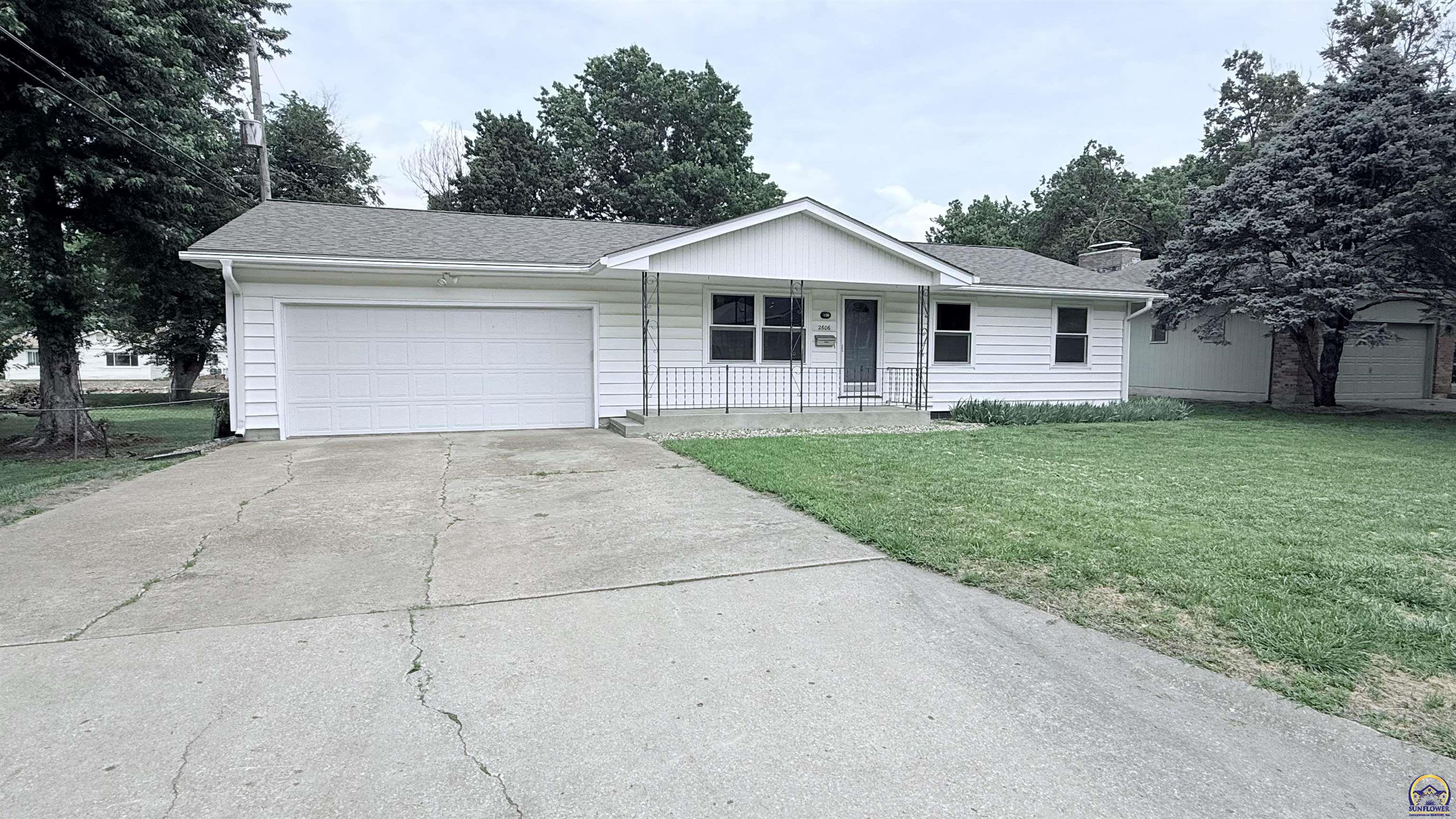2606 Southwest 9th Street Topeka, KS 66606 - Photo 2 of 26