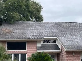 a view of a back yard